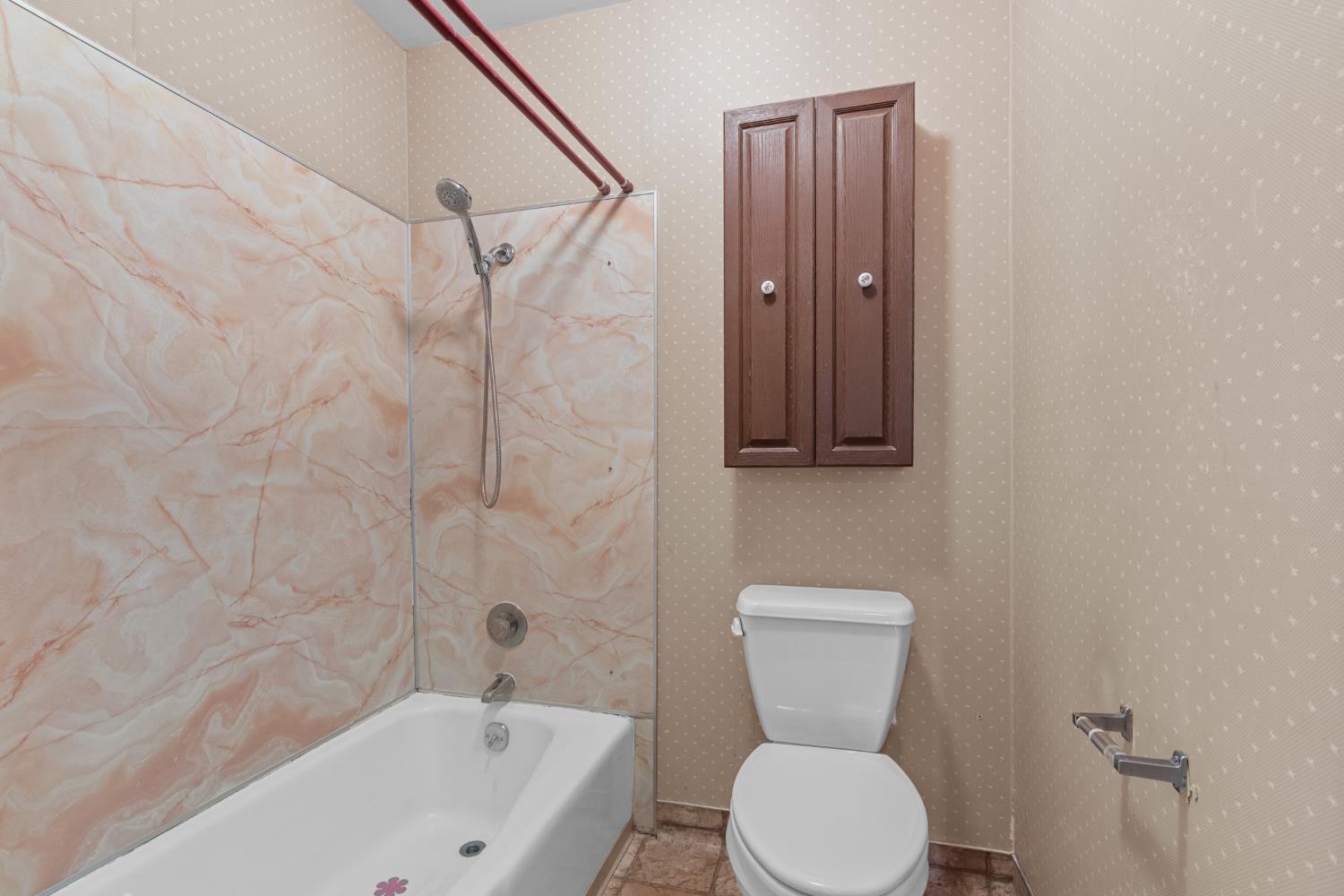 6439 Rolling Way Carmichael, CA 95608 - Photo 14 of 49