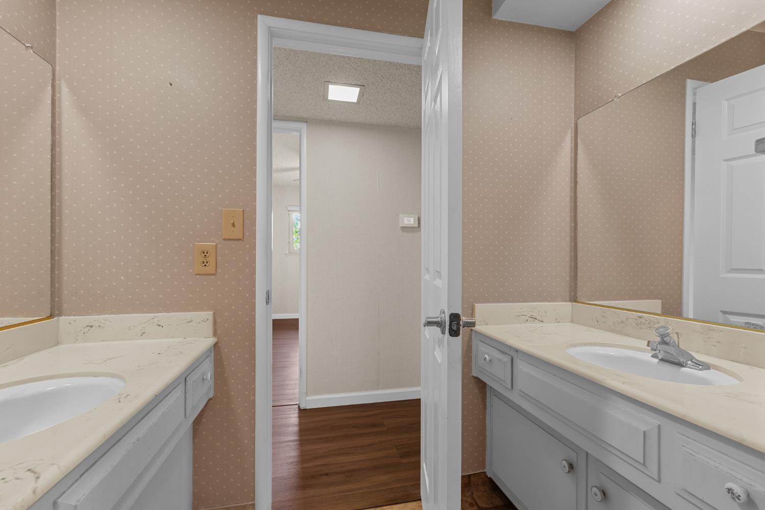 6439 Rolling Way Carmichael, CA 95608 - Photo 15 of 49