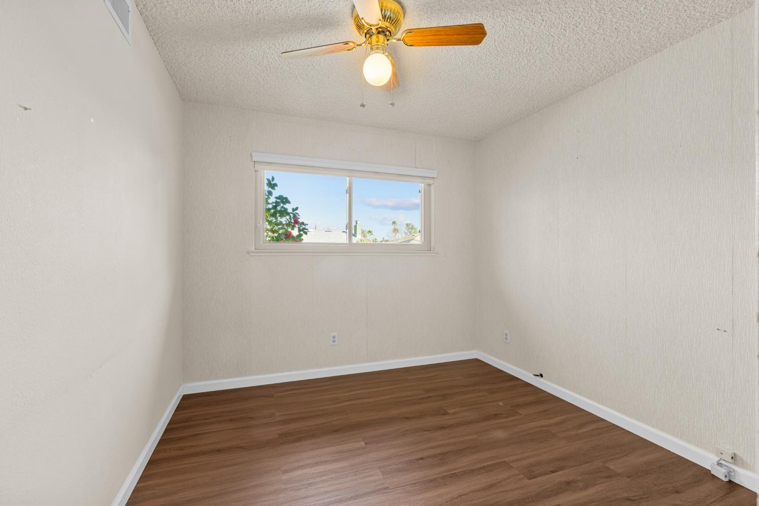 6439 Rolling Way Carmichael, CA 95608 - Photo 16 of 49