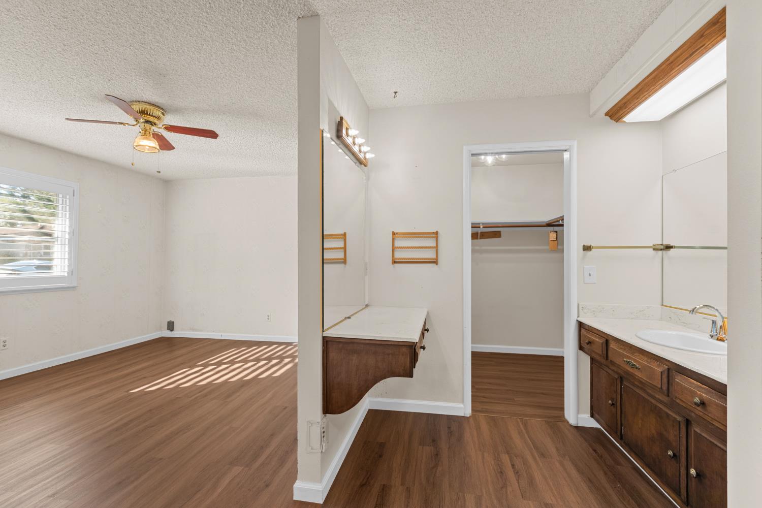 6439 Rolling Way Carmichael, CA 95608 - Photo 22 of 49