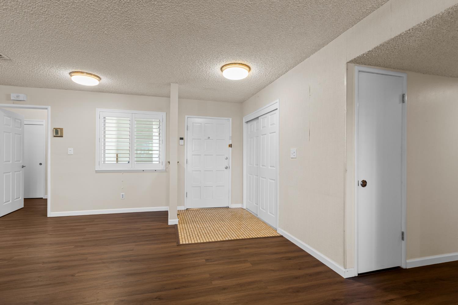 6439 Rolling Way Carmichael, CA 95608 - Photo 3 of 49