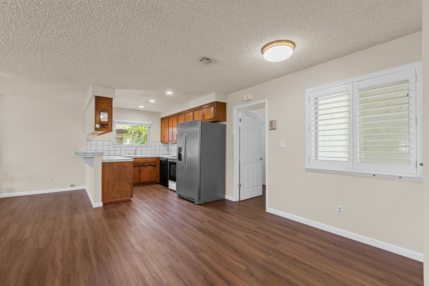 6439 Rolling Way Carmichael, CA 95608 - Photo 5 of 49