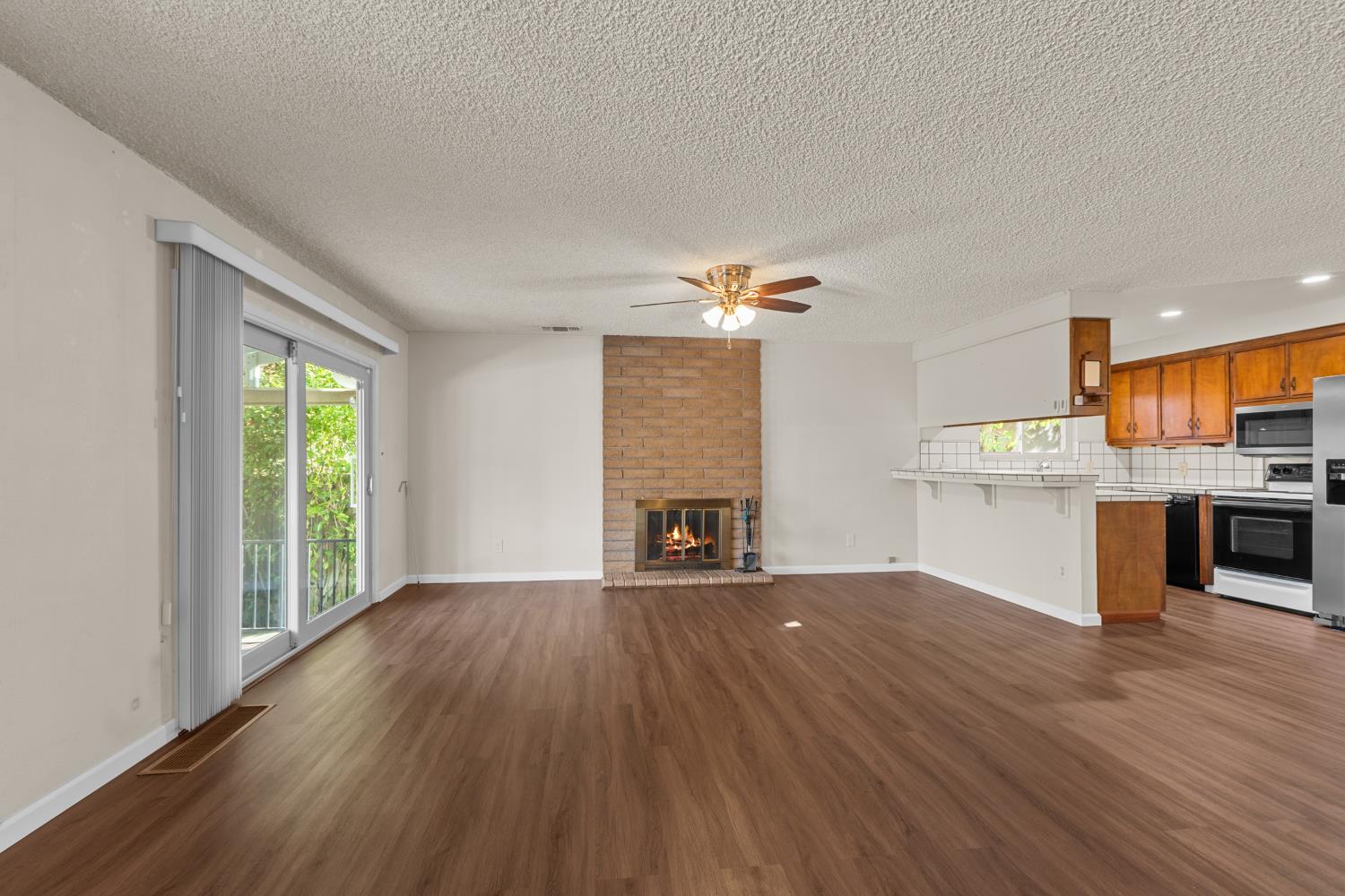 6439 Rolling Way Carmichael, CA 95608 - Photo 10 of 49