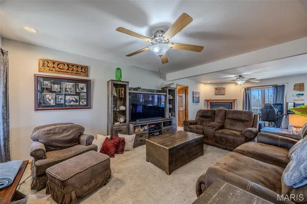 $589,000 | 271 Pleasant Knoll Road, Stoutland, MO 65567