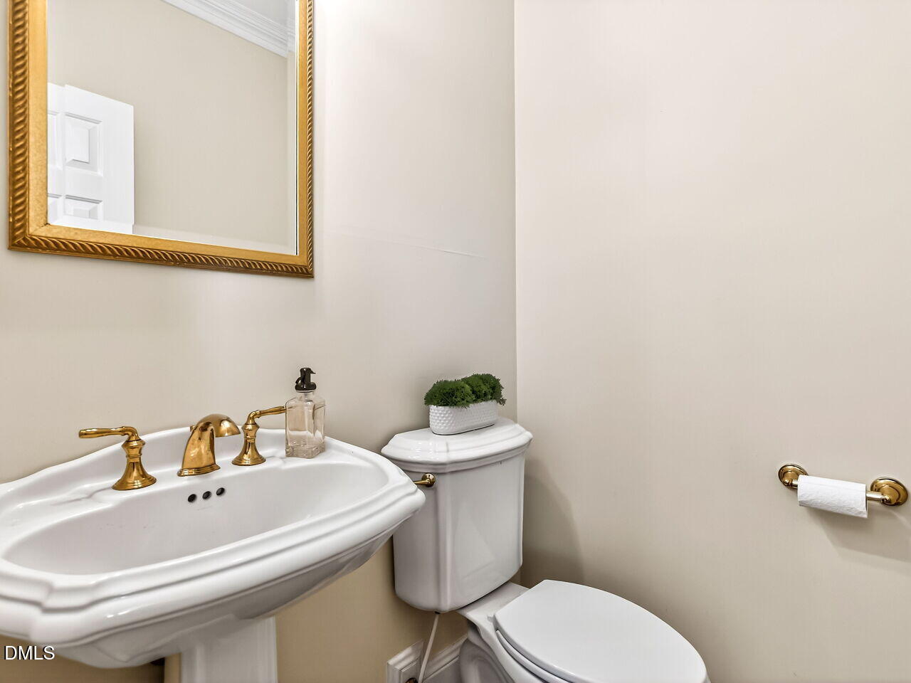 5405 Carbonton Road Sanford, NC 27330 - Photo 25 of 67 024-1280x960-half-bath