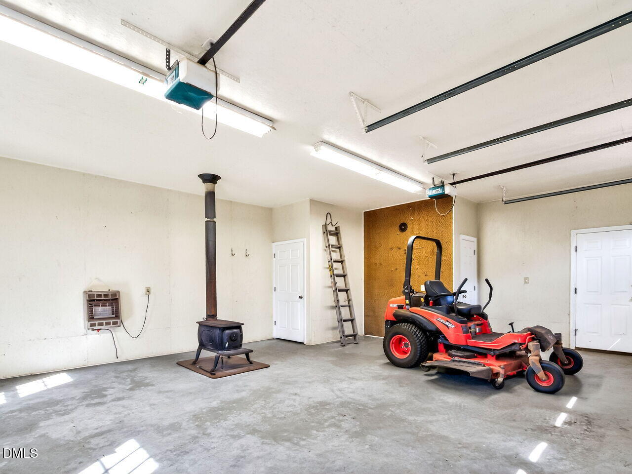 5405 Carbonton Road Sanford, NC 27330 - Photo 40 of 67 039-1280x960-garage
