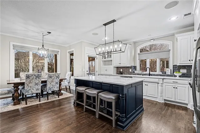 $825,000 | 10200 North Wabash Avenue, Kansas City, MO 64155