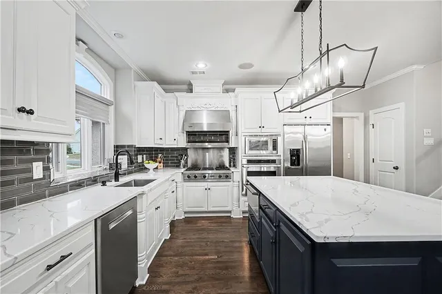 $825,000 | 10200 North Wabash Avenue, Kansas City, MO 64155