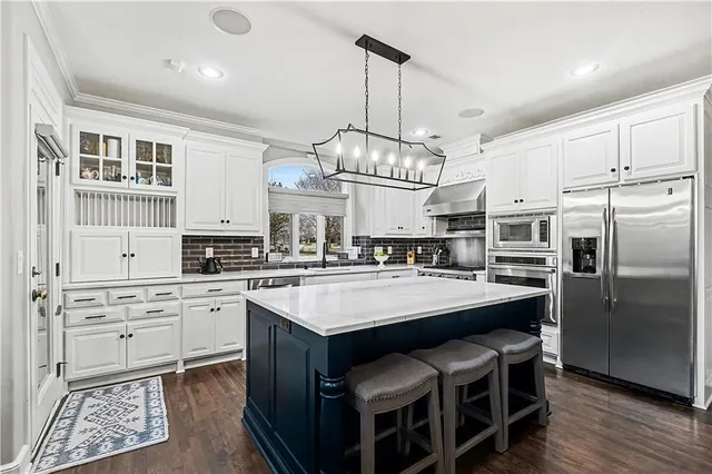 $825,000 | 10200 North Wabash Avenue, Kansas City, MO 64155