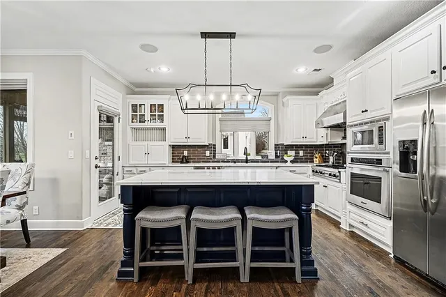 $825,000 | 10200 North Wabash Avenue, Kansas City, MO 64155