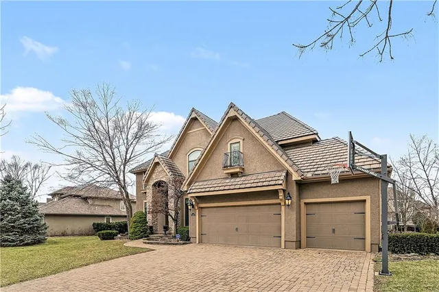 $825,000 | 10200 North Wabash Avenue, Kansas City, MO 64155