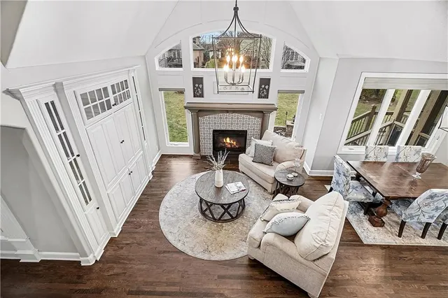 $825,000 | 10200 North Wabash Avenue, Kansas City, MO 64155