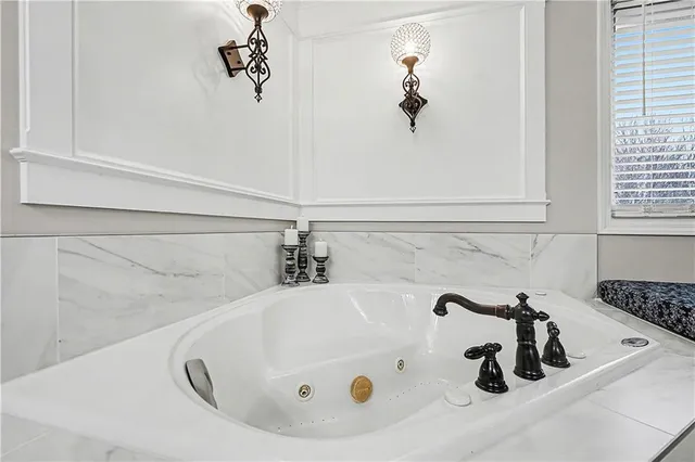 $825,000 | 10200 North Wabash Avenue, Kansas City, MO 64155