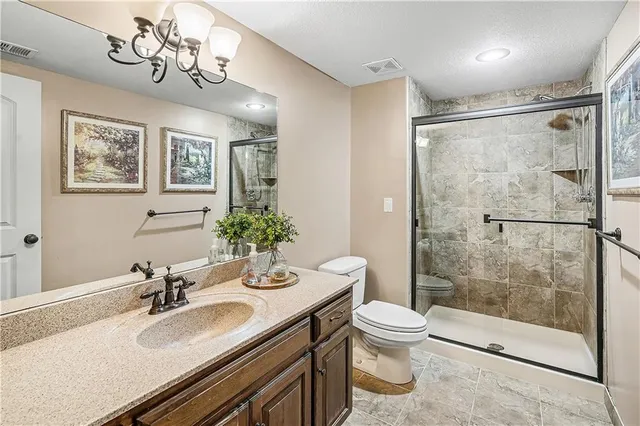 $825,000 | 10200 North Wabash Avenue, Kansas City, MO 64155