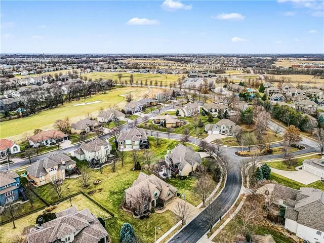 $825,000 | 10200 North Wabash Avenue, Kansas City, MO 64155