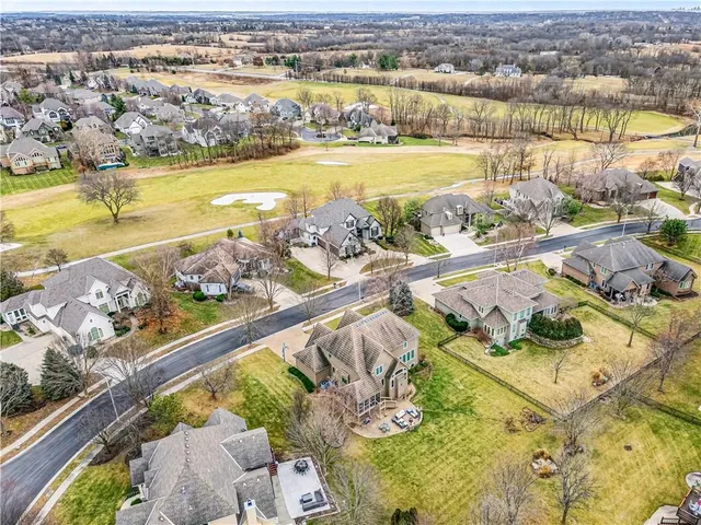 $825,000 | 10200 North Wabash Avenue, Kansas City, MO 64155