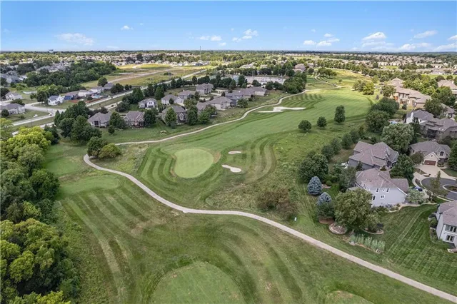 $825,000 | 10200 North Wabash Avenue, Kansas City, MO 64155