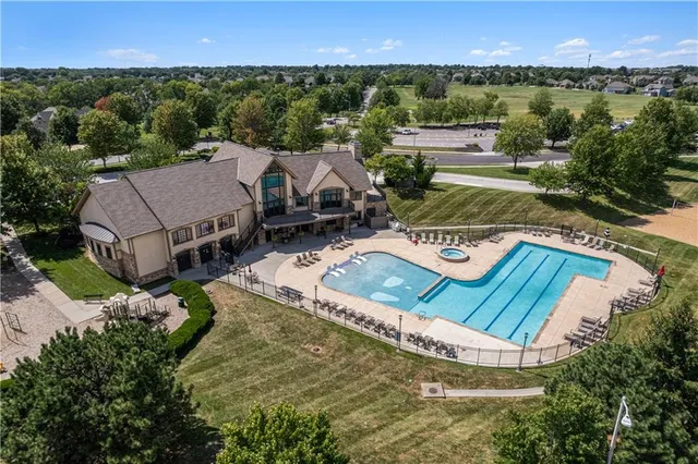 $825,000 | 10200 North Wabash Avenue, Kansas City, MO 64155