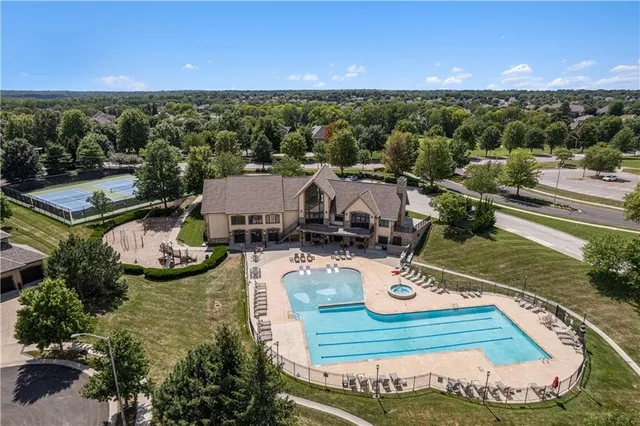 $825,000 | 10200 North Wabash Avenue, Kansas City, MO 64155