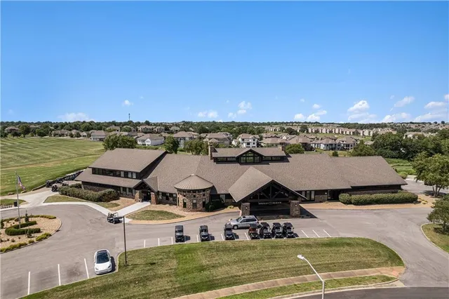 $825,000 | 10200 North Wabash Avenue, Kansas City, MO 64155