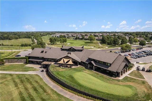 $825,000 | 10200 North Wabash Avenue, Kansas City, MO 64155