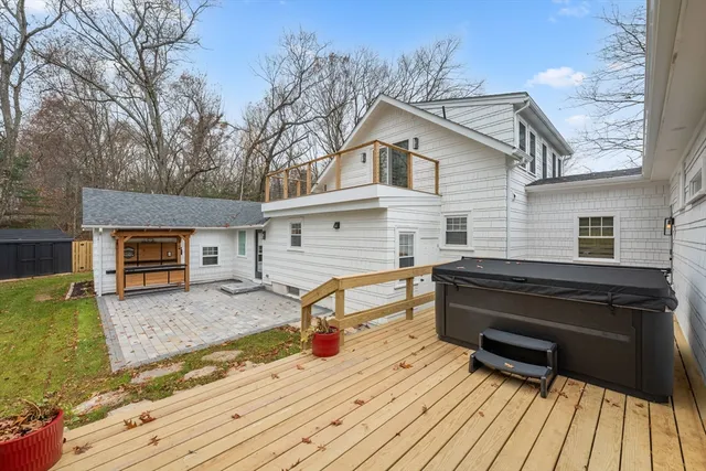 $798,000 | 7 Nipmuck Drive, Webster, MA 01570