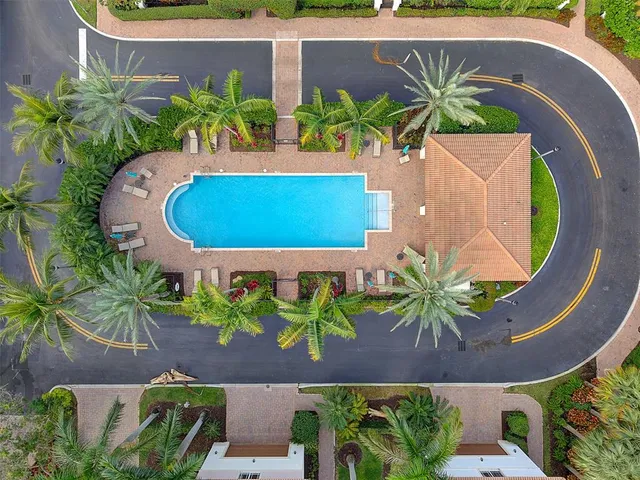 $1,195,000 | 72 Northwest Chaucer Lane, Boca Raton, FL 33432