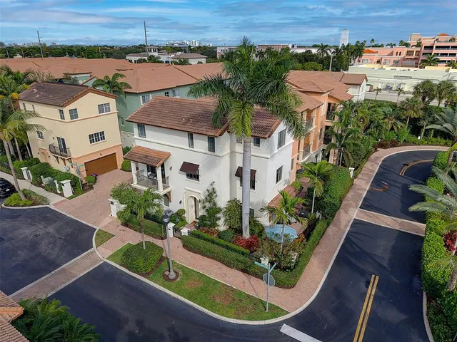 $1,195,000 | 72 Northwest Chaucer Lane, Boca Raton, FL 33432