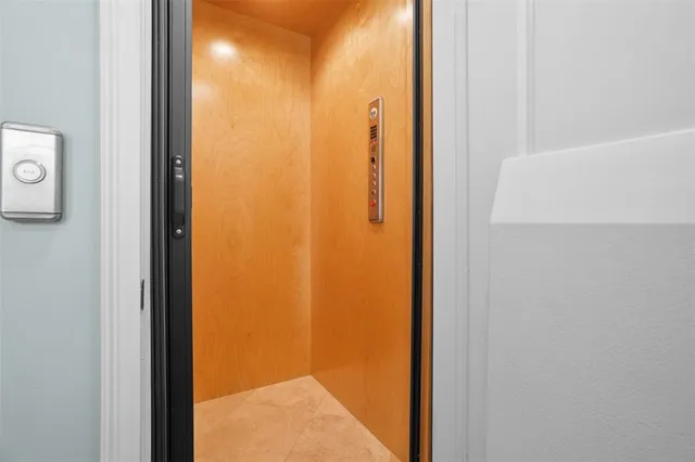 $1,195,000 | 72 Northwest Chaucer Lane, Boca Raton, FL 33432