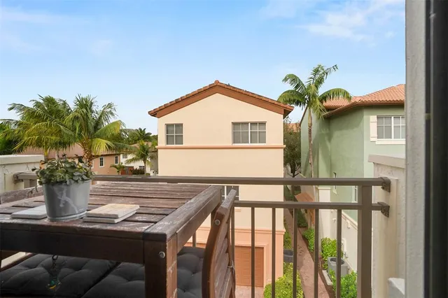 $1,195,000 | 72 Northwest Chaucer Lane, Boca Raton, FL 33432