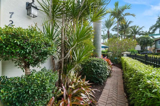 $1,195,000 | 72 Northwest Chaucer Lane, Boca Raton, FL 33432