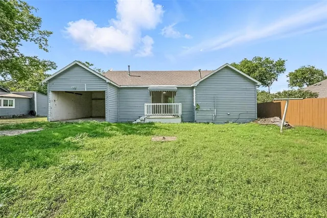 $975 | 504 Bonham Street, Tom Bean, TX 75491