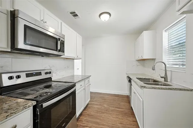 $975 | 504 Bonham Street, Tom Bean, TX 75491