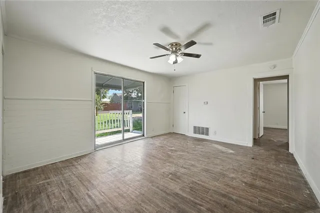 $975 | 504 Bonham Street, Tom Bean, TX 75491