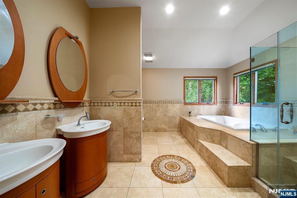 325 Cooper Place Paramus, NJ 07652 - Photo 19 of 31