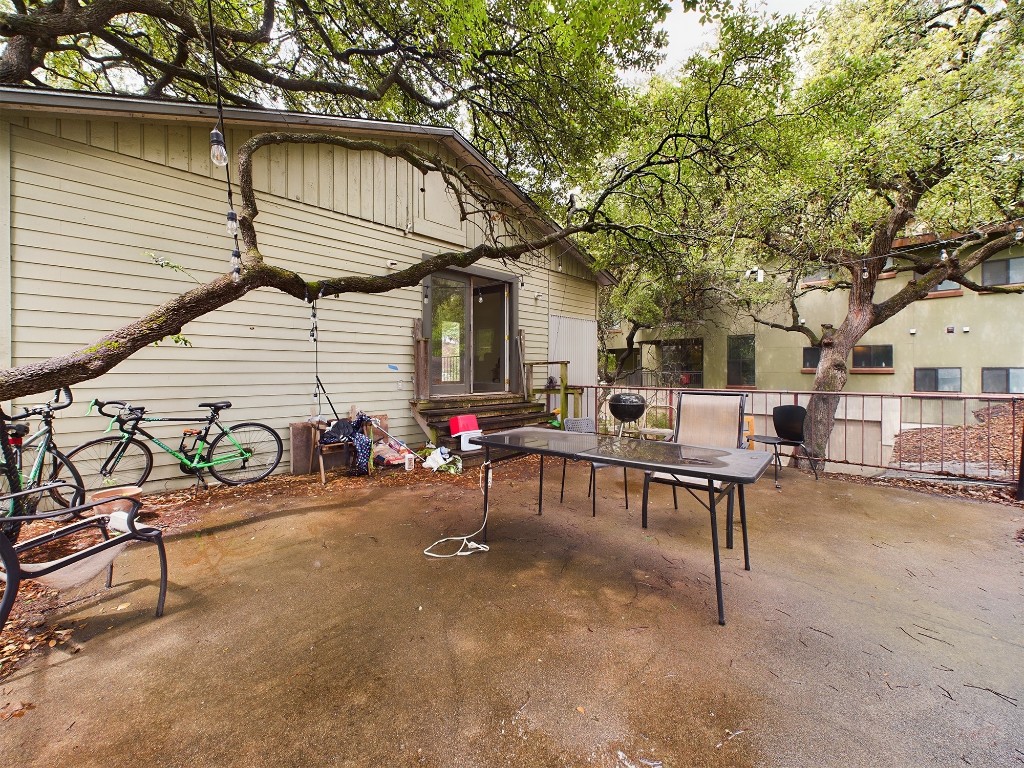 915 Keith Lane, Unit 104 Austin, TX 78705 - Photo 7 of 14 a backyard of a house with table and chairs