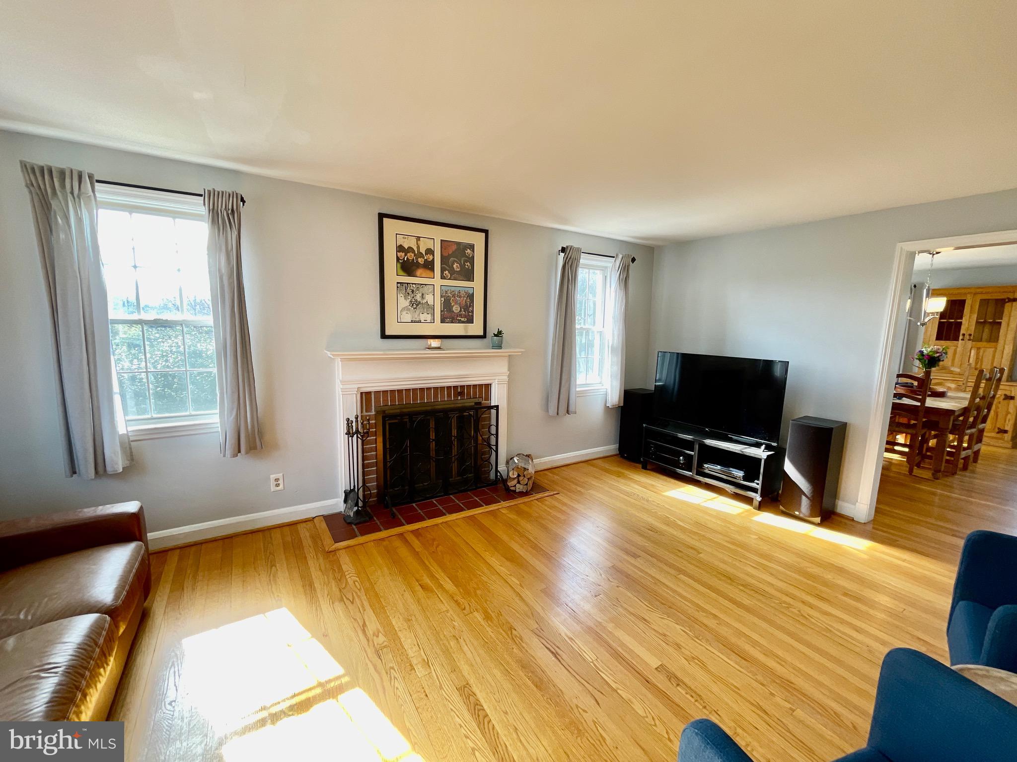 308 Lambeth Road Catonsville, MD 21228 - Photo 2 of 25 Living Area