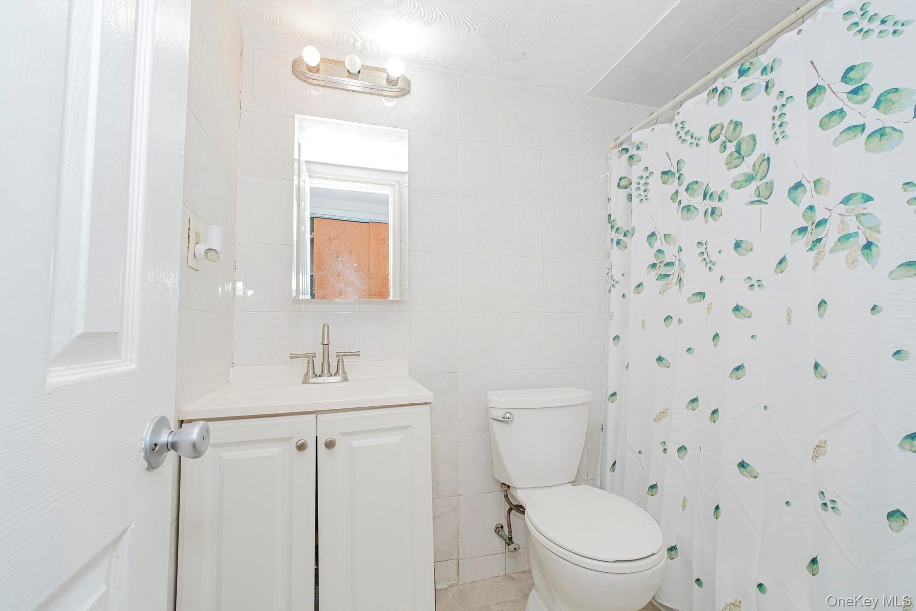 490 Clove Road Staten Island, NY 10310 - Photo 13 of 20 Full Bathroom