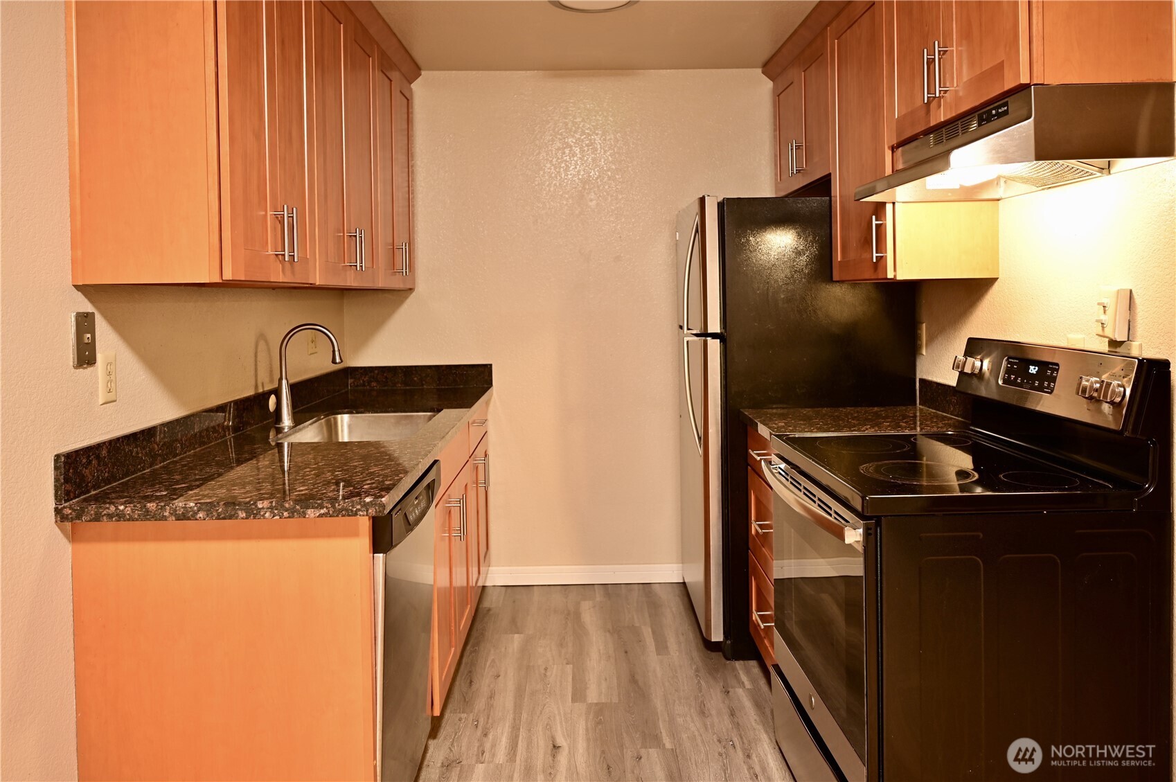 1006 North 43rd Street, Unit 201 Seattle, WA 98103 - Photo 7 of 15