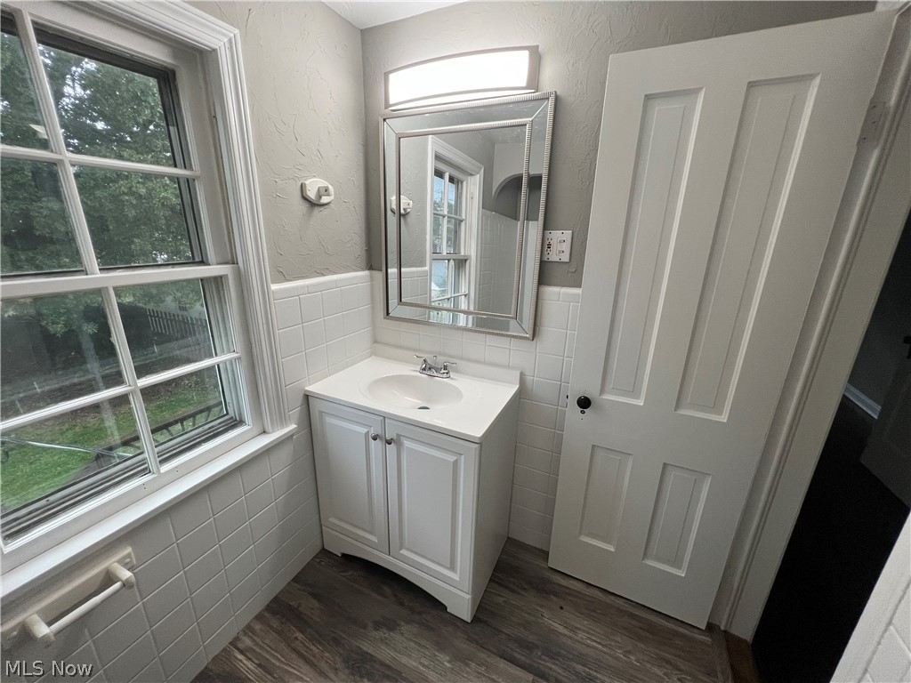 1207 Avondale Road Cleveland, OH 44121 - Photo 20 of 30