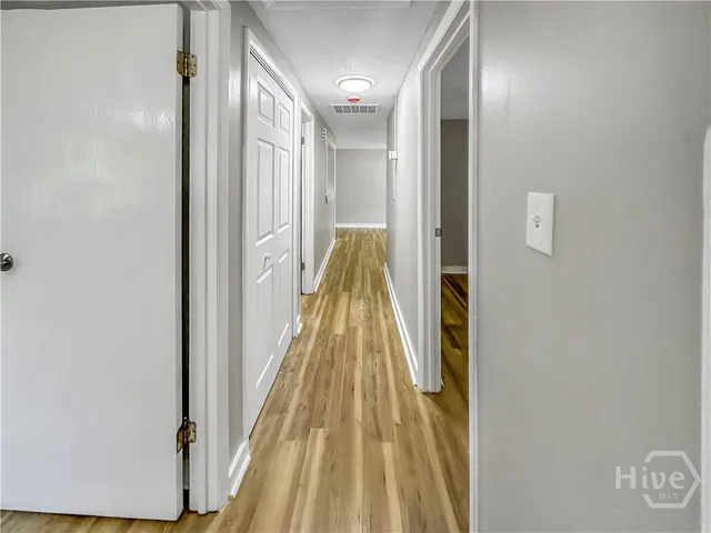 $1,800 | 815 East Waldburg Street, Savannah, GA 31401