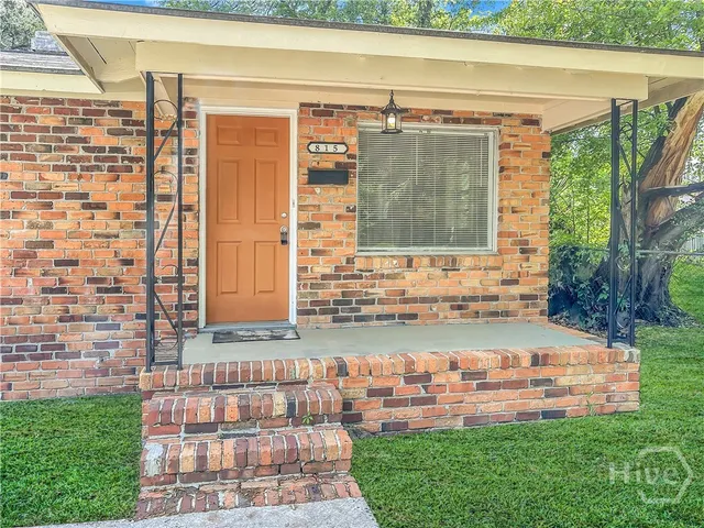 $1,800 | 815 East Waldburg Street, Savannah, GA 31401