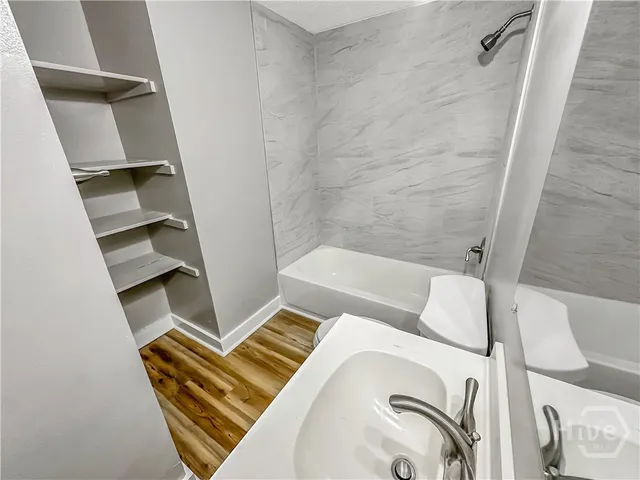 $1,800 | 815 East Waldburg Street, Savannah, GA 31401