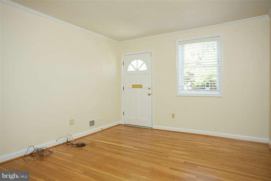 12003 Rocking Horse Road Rockville, MD 20852 - Photo 3 of 30 Living Room