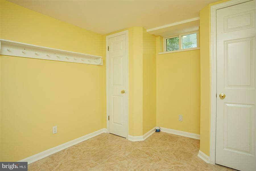 12003 Rocking Horse Road Rockville, MD 20852 - Photo 22 of 30 LL Den