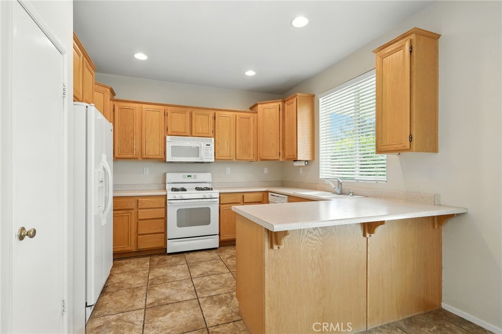 33349 Wallace Way Yucaipa, CA 92399 - Photo 14 of 36