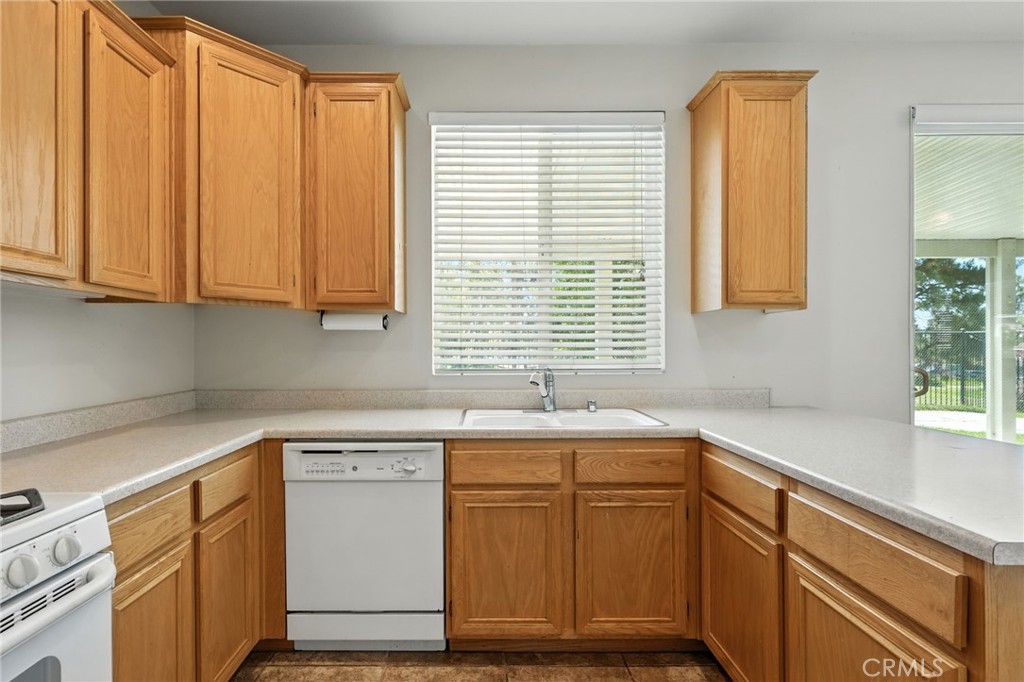 33349 Wallace Way Yucaipa, CA 92399 - Photo 15 of 36