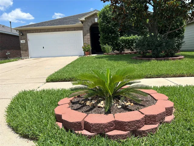 a view of a house with a yard and garage