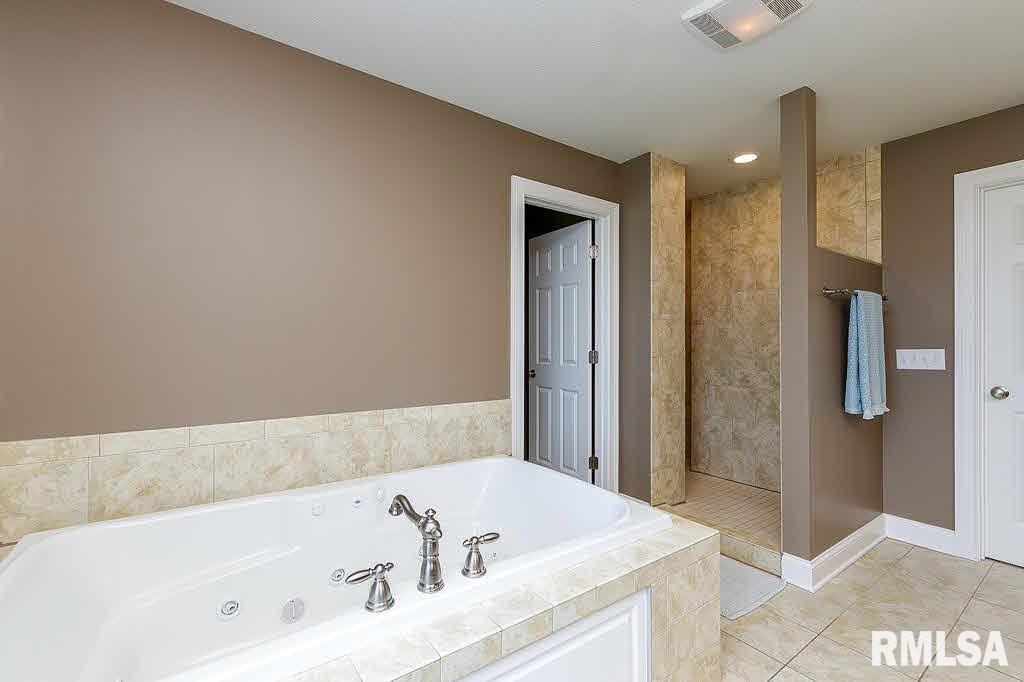 6285 Eagle Ridge Road Bettendorf, IA 52722 - Photo 18 of 24 Gallery Image 18