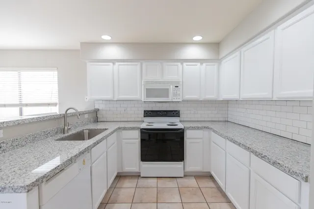 $1,895 | 18033 North Skyhawk Drive, Surprise, AZ 85374